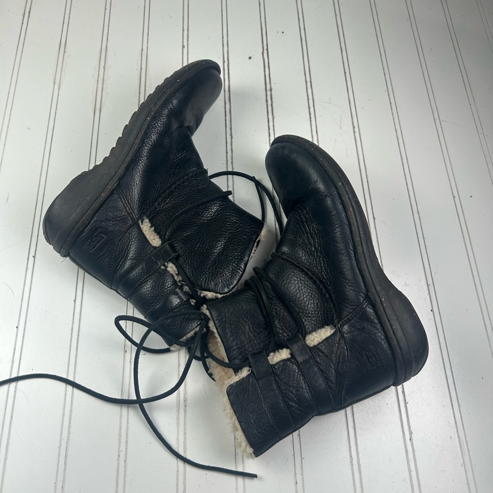 UGG Vintage Y2K Caspia Black Leather Ankle Boots Women’s Size 8 - Picture 3 of 11